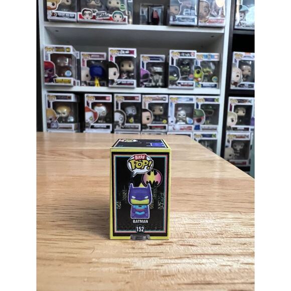 ONLY 4000 PIECE BLACKLIGHT Batman Animated Series Funko Pop Bitty #152 SDCC DC - Picture 2 of 6